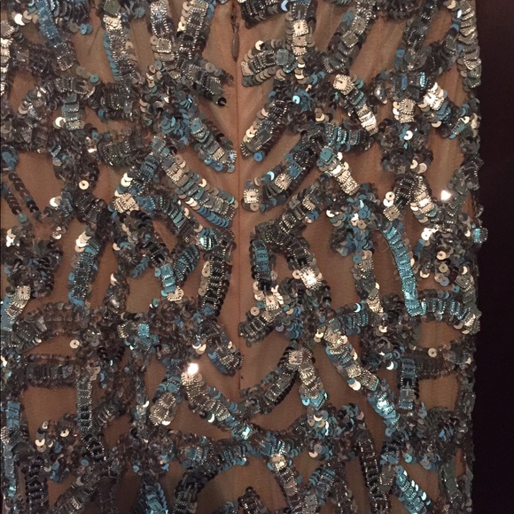 Gown - Picture 7 of 8